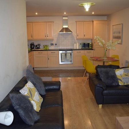 2 Bedroom & 2 Bathroom Apartment - Tca58 واتفورد المظهر الخارجي الصورة